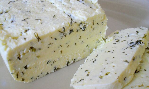 salty cheese as a breakfast option in the Dukan diet