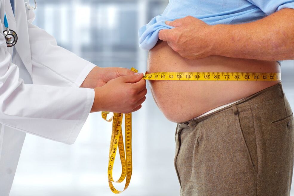 the doctor measures the patient's waist in the diet